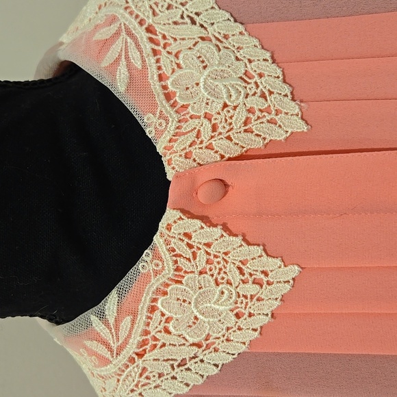Vintage 80s Peach Blouse with Lace Collar - GrannyCore! - Picture 5 of 9
